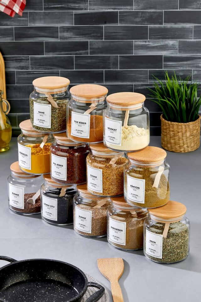 Ahşap Kapaklı Etiketli 500 ml 12 Adet Kavanoz Ve 12 Adet Mini Baharat Kaşığı 24 Parça Baharat Seti