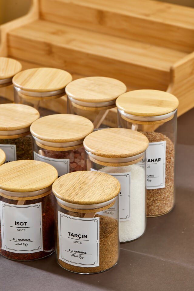 12'li 200-250-300 ml Bambu Stantlı Bambu Kapaklı Borosilikat Cam Baharatlık Kaşık Etiket Dahil