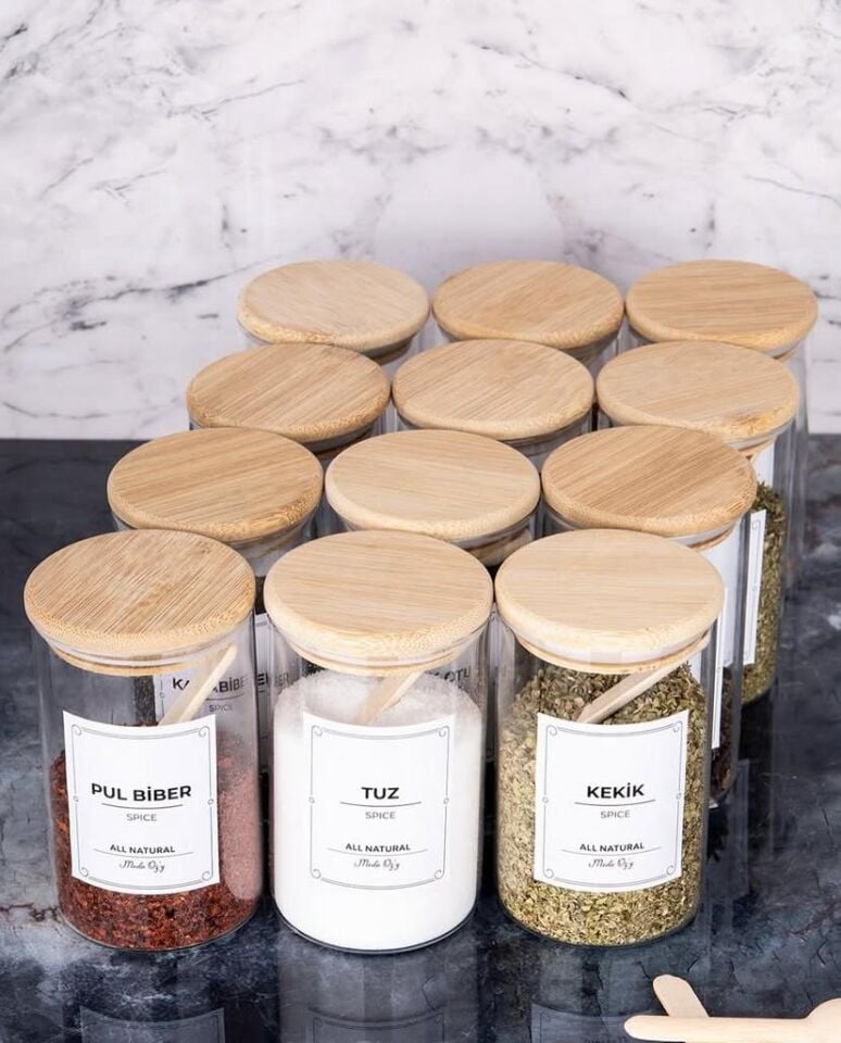 12'li Etiketli 250 ml Bambu Vakum Kapaklı Borosilikat Cam Baharatlık Saklama Kabı Seti(Kaşık Dahil)