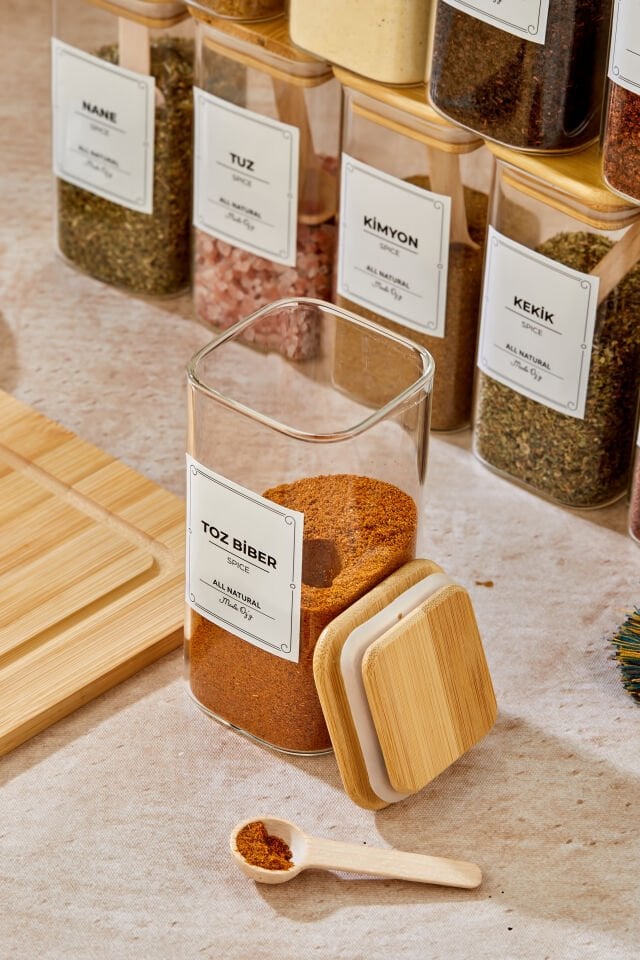 12'li Etiketli 300ml  KARE Bambu Vakum Kapaklı Borosilikat Cam Baharatlık Seti Kaşıklı Etiketli