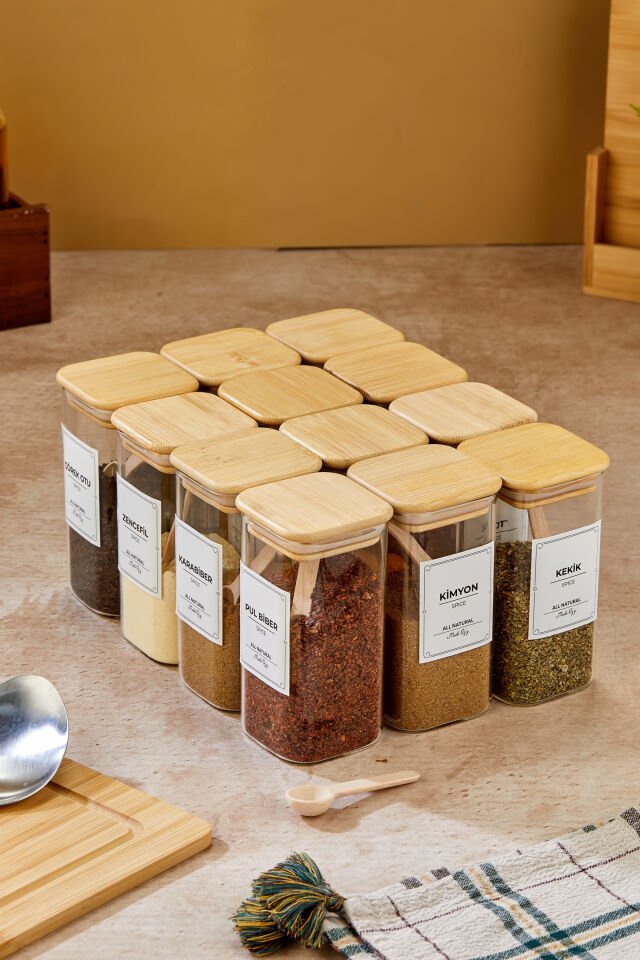 12'li Etiketli 300ml  KARE Bambu Vakum Kapaklı Borosilikat Cam Baharatlık Seti Kaşıklı Etiketli