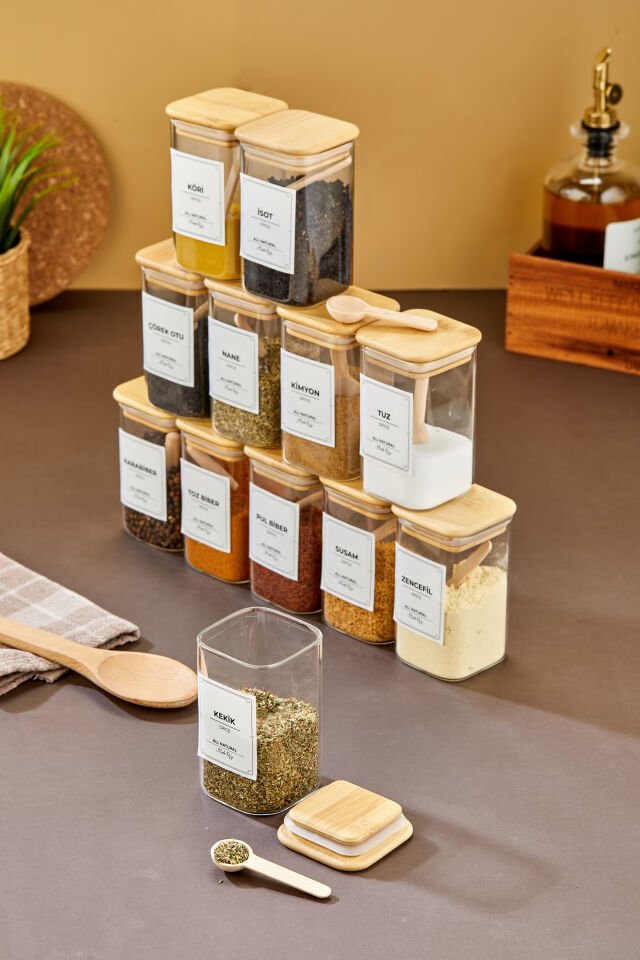 12'li Etiketli 250ml KARE Bambu Vakum Kapaklı Borosilikat Cam Baharatlık Seti Kaşıklı Etiketli