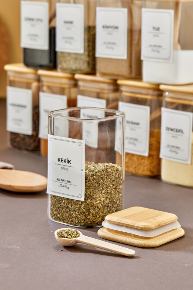 12'li Etiketli 250ml KARE Bambu Vakum Kapaklı Borosilikat Cam Baharatlık Seti Kaşıklı Etiketli