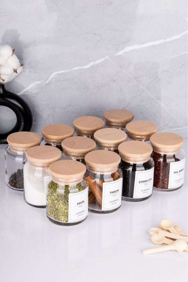 Etiketli Ahşap Kapaklı 300 ml 12 Adet Kavanoz Ve 12 Adet Mini Baharat Kaşığı - 24 Parça Baharat Seti