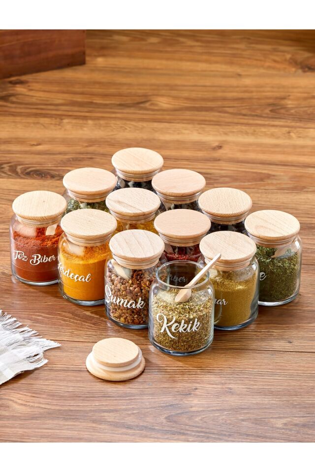Etiketli Ahşap Kapaklı 300 ml 12 Adet Kavanoz Ve 12 Adet Mini Baharat Kaşığı - 24 Parça Baharat Seti