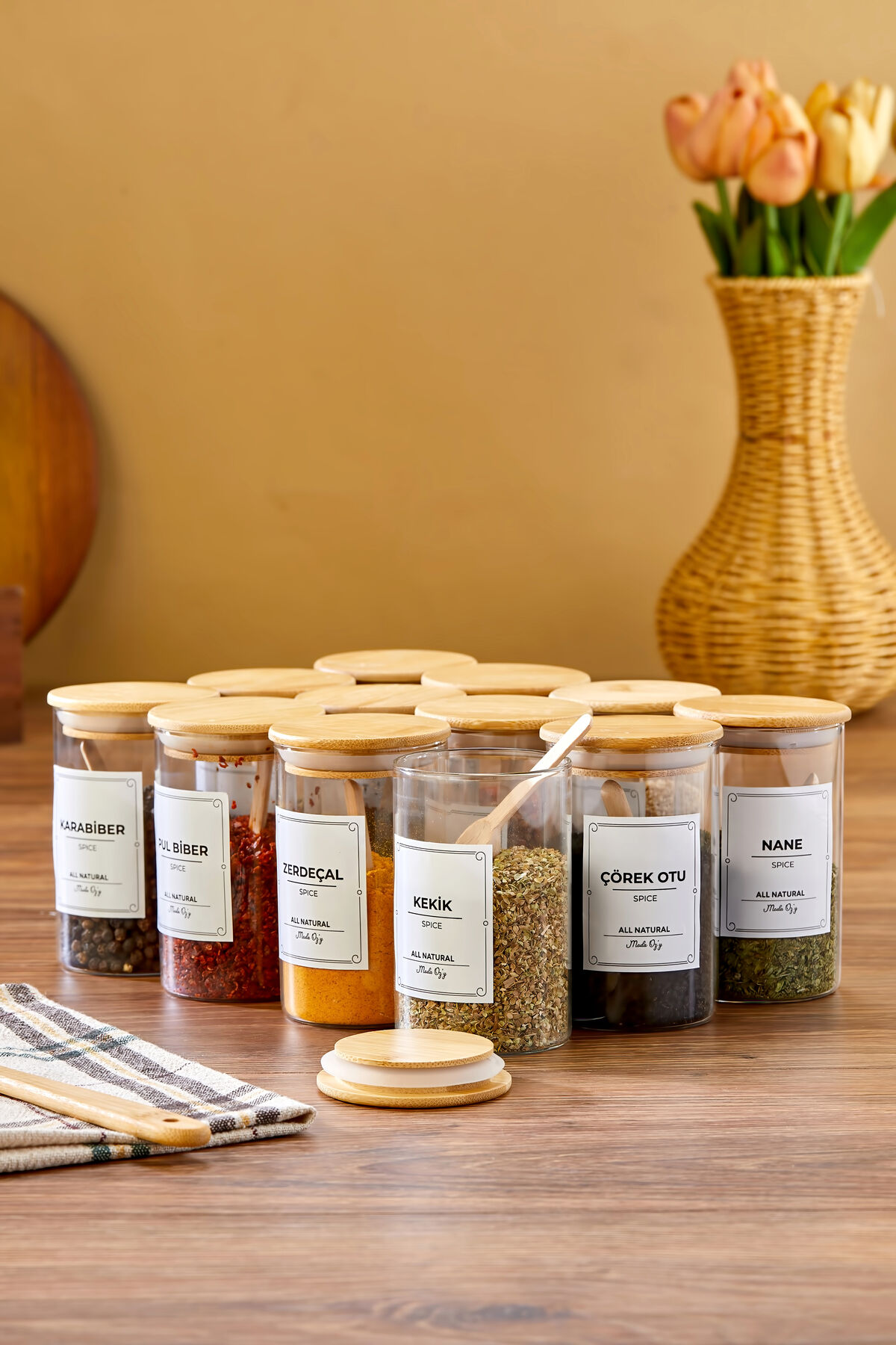 12'li Etiketli 250ml Bambu Vakum Kapaklı Borosilikat Cam Baharatlık Saklama Kabı Seti(Kaşık Dahil)