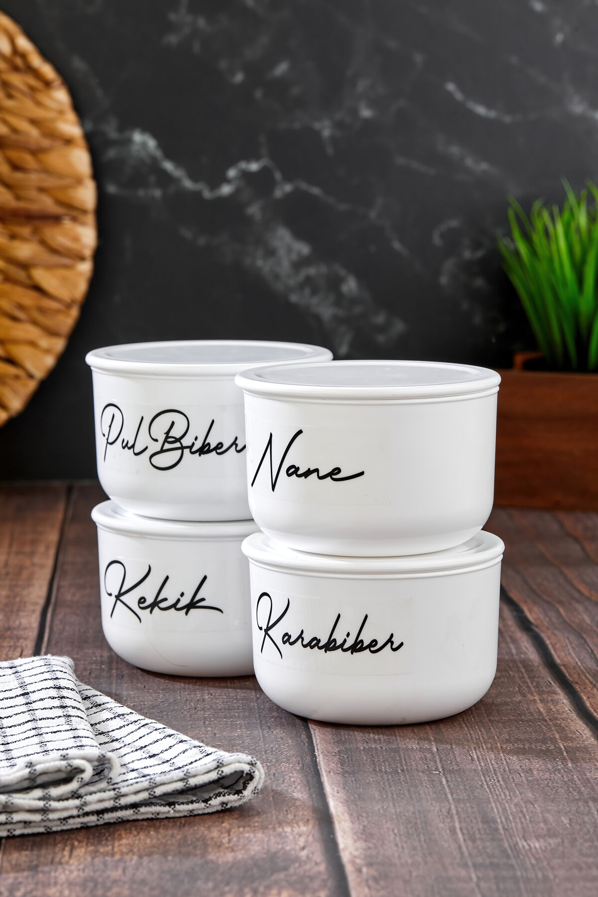 4'lü Vakum Kapaklı Etiketli Karabiber/Pulbiber/Kekik/Nane Baharat Seti 400ml Akrilik (PLASTİK)