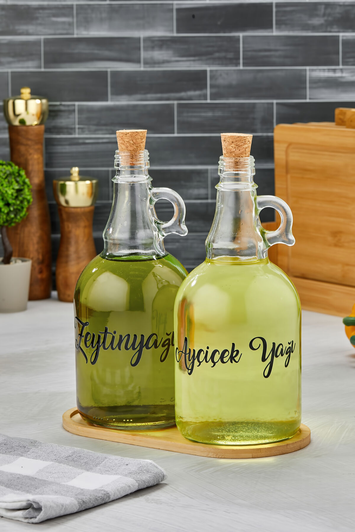 2'li Mantar Tıpalı, Standlı 1000 ml Cam Yağdanlık Ayçiçek Yağı/Zeytin Yağı Şişesi(Transfer Etiketli)