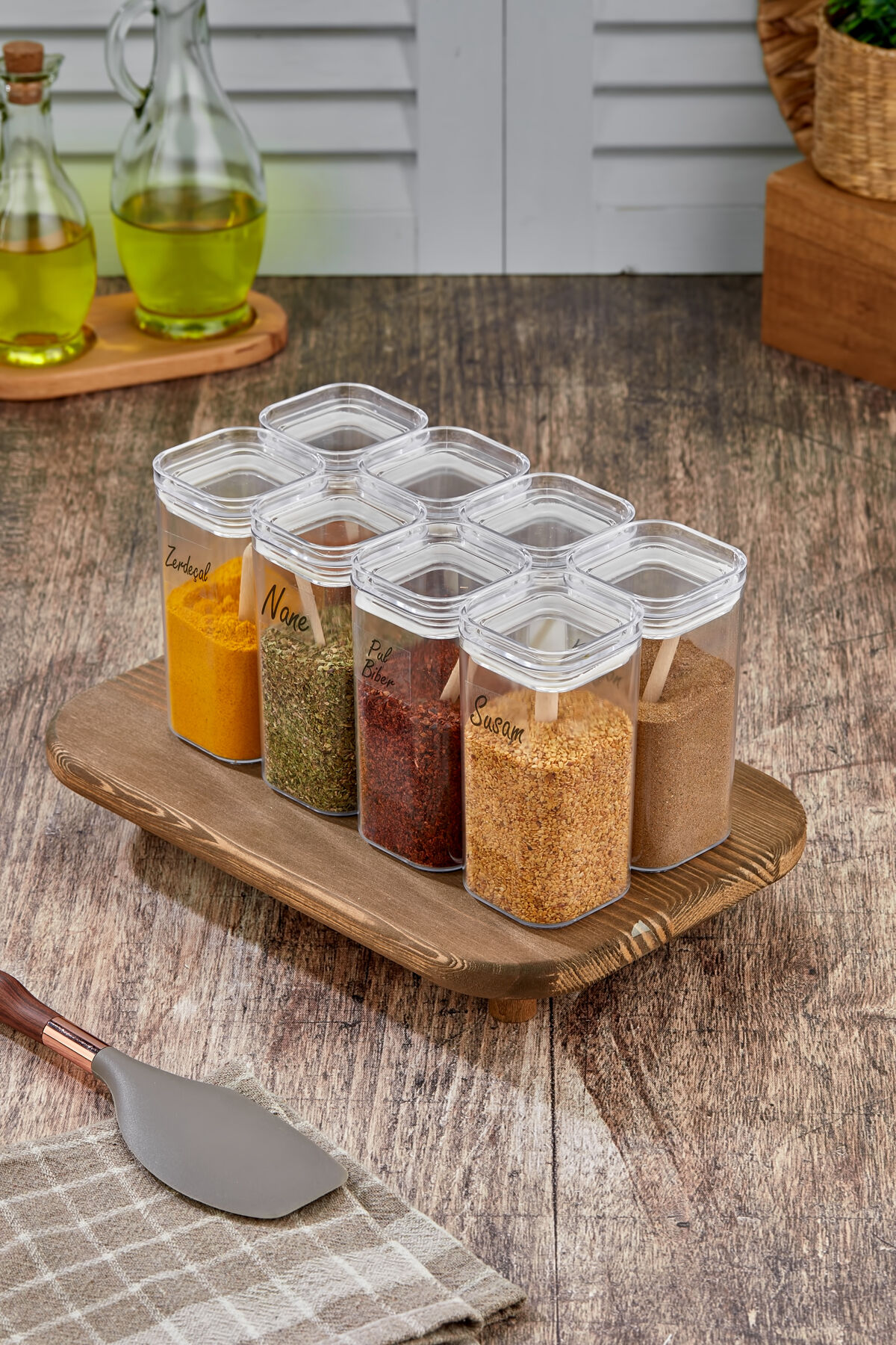 8li Ahşap Kaşıklı 300Ml Baharatlık Ahşap Standlı Şeffaf Baharat Etiketli Baharat Seti(Stand Dahil)